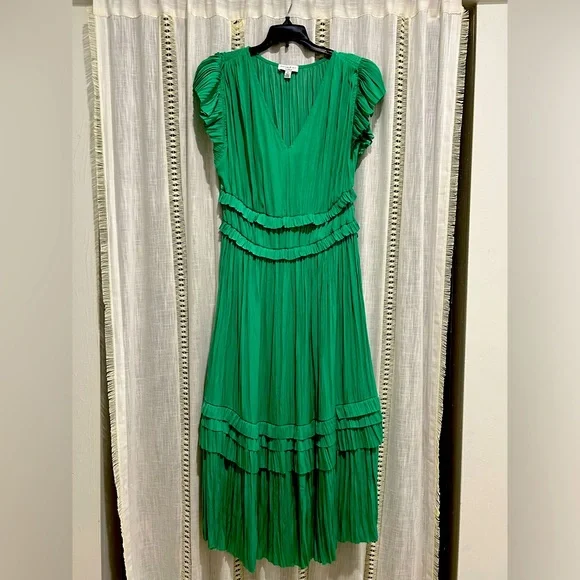casual dresses for women for summer Mommy and Me We The Free Wonderland AW24DR1353 Size:38R 32 Waist features a delicate V